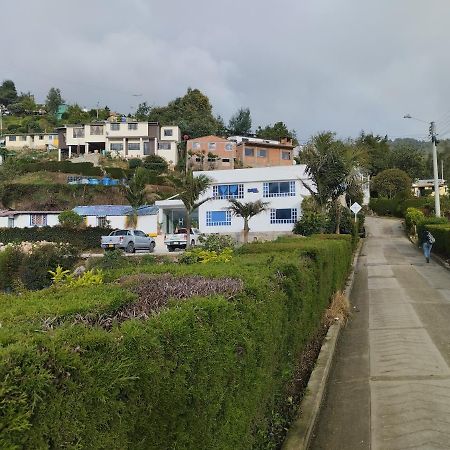 Hotel Colina Los Robles Gachancipa Buitenkant foto