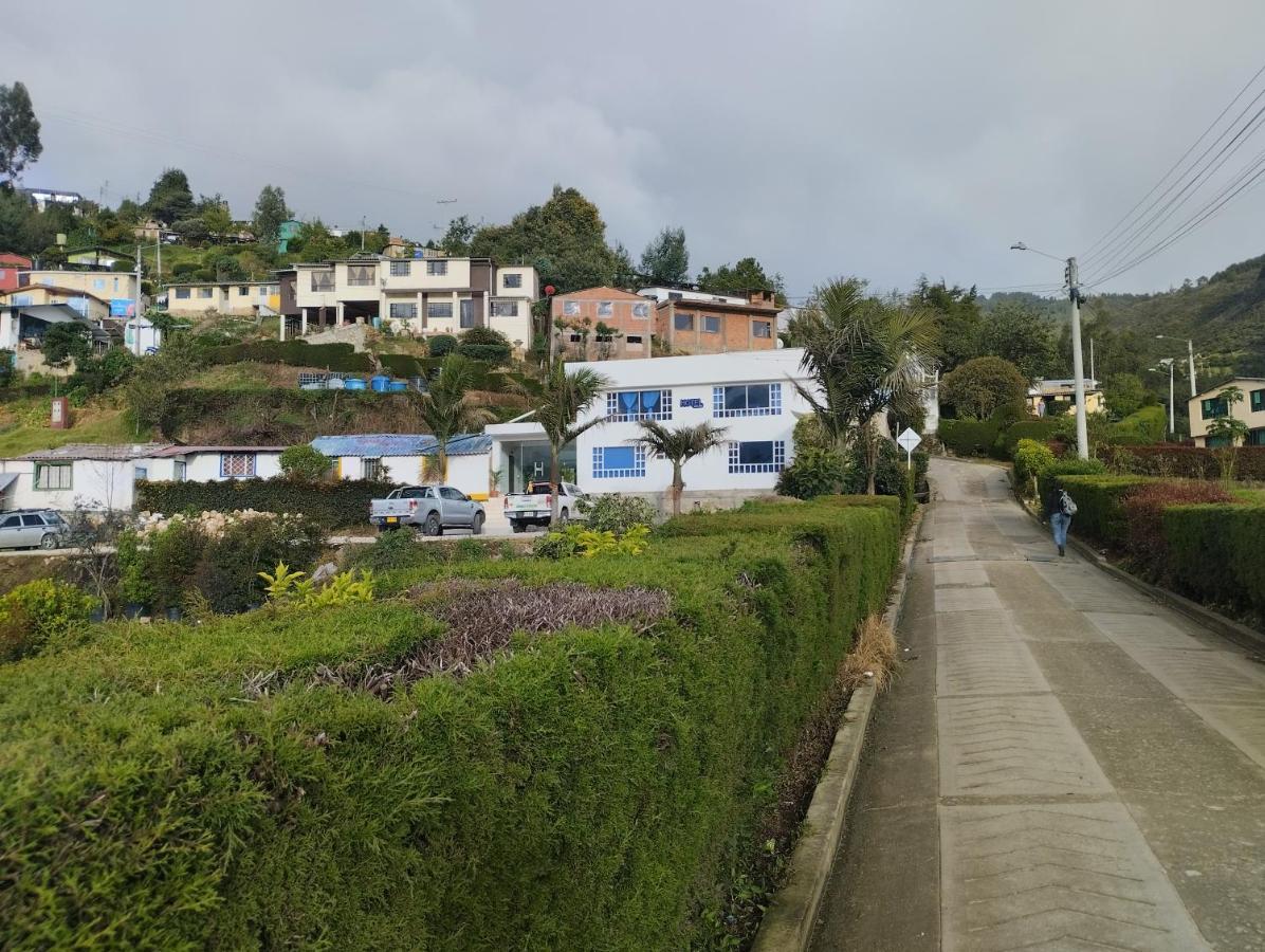 Hotel Colina Los Robles Gachancipa Buitenkant foto